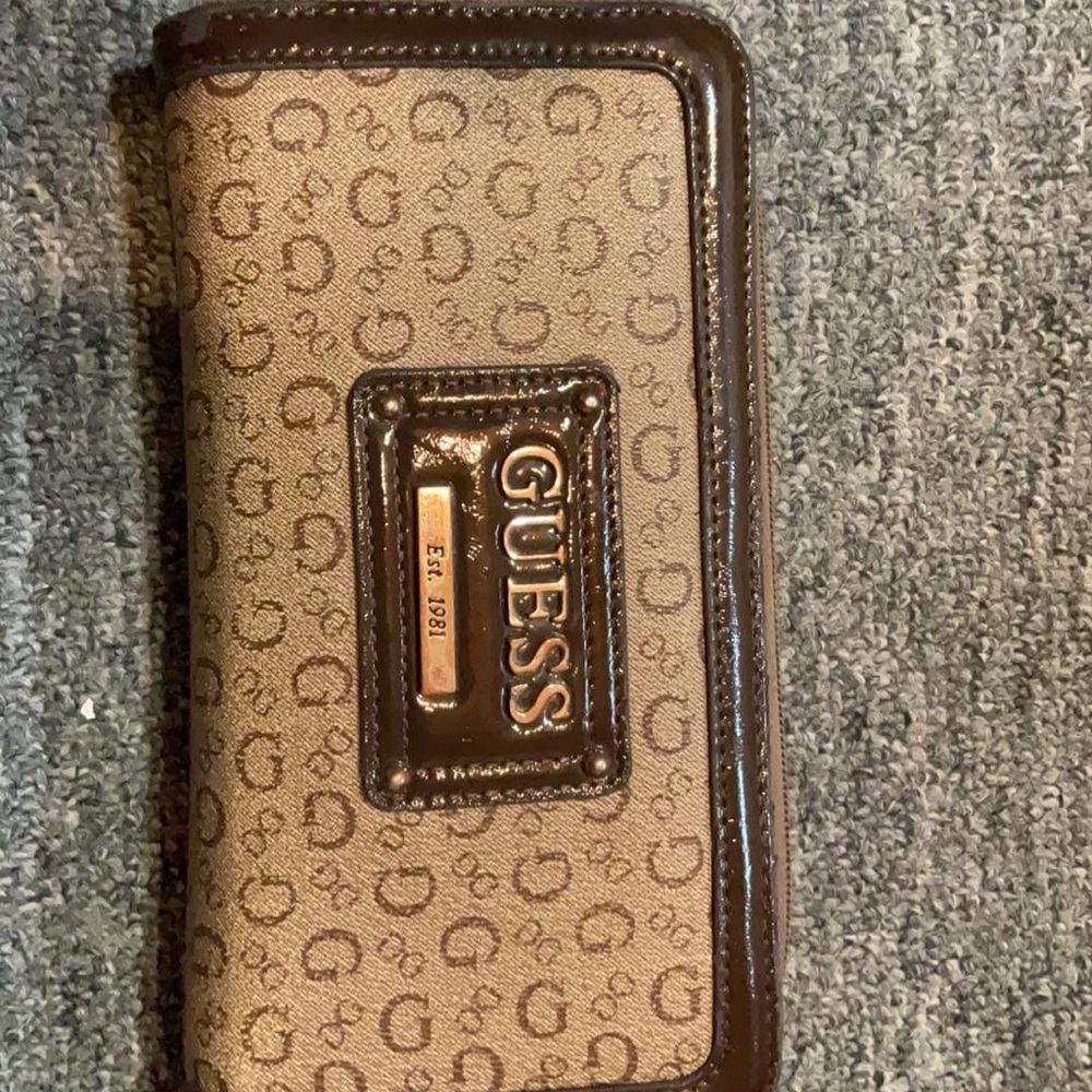 Guess wallet